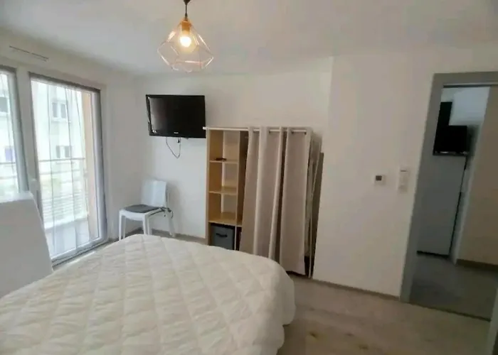 Appartement moderne près du lac et centre ville. Résidence les Eaux Vives.
